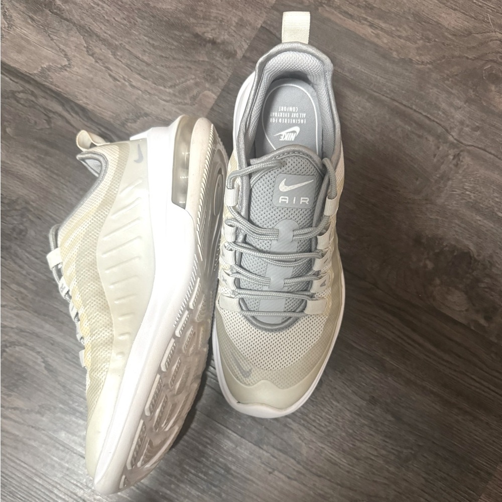 Nike Air Max Axis Running Sneakers Women's 7 - Picture 3 of 8